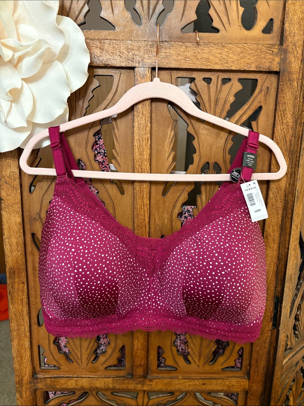 42 DD lace details lightly padded bra